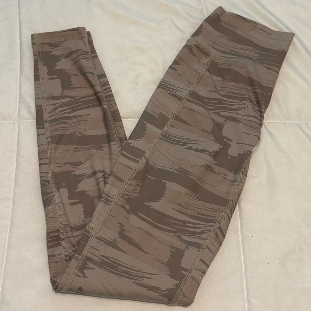 Alphalete Surface Pocket Leggings - Picture 9 of 12